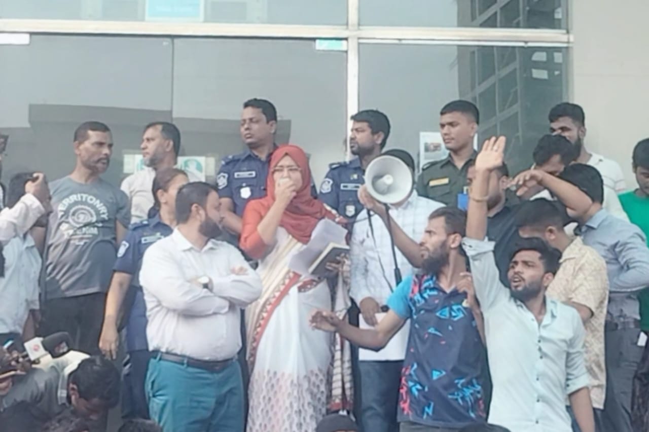 গজারিয়ায় শ্রমিকদের দাবী মেনে নিল কর্তৃপক্ষ