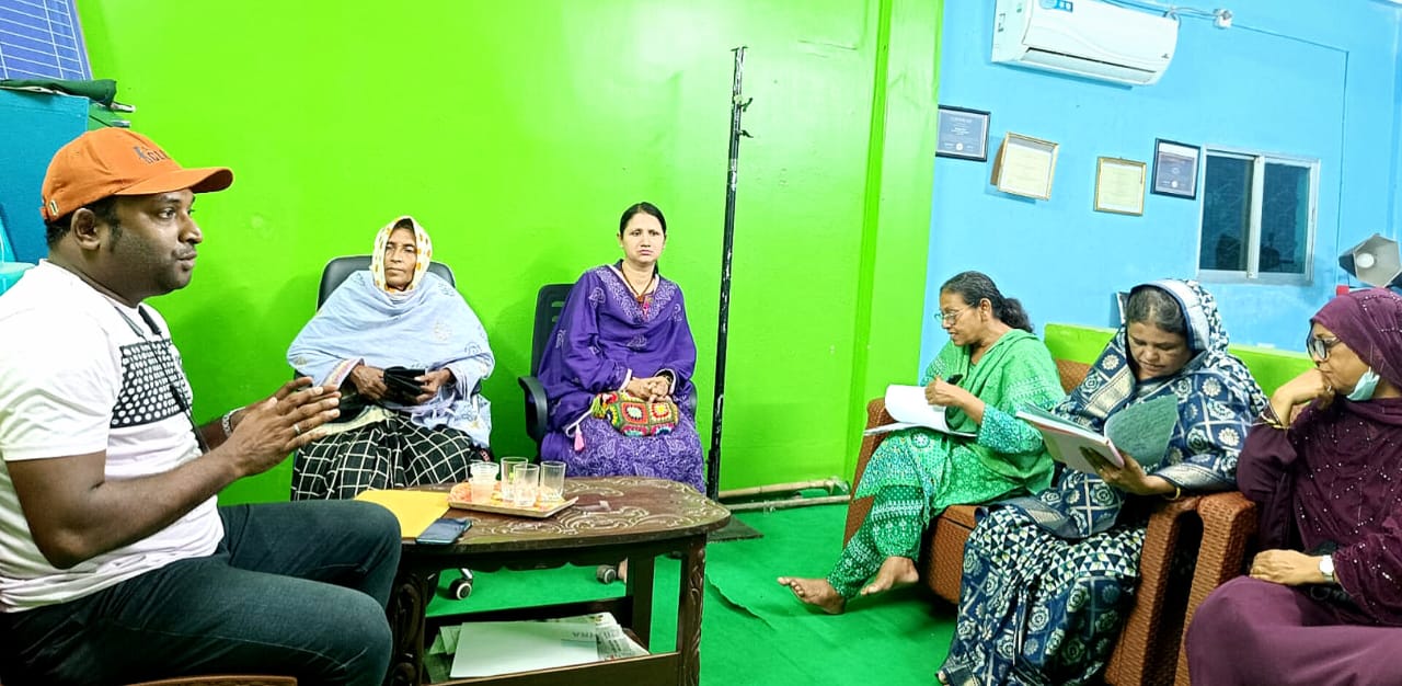 মুন্সীগঞ্জে হিন্দু বিবাহ রেজিস্ট্রার কার্যালয় পরিদর্শনে মহিলা পরিষদ