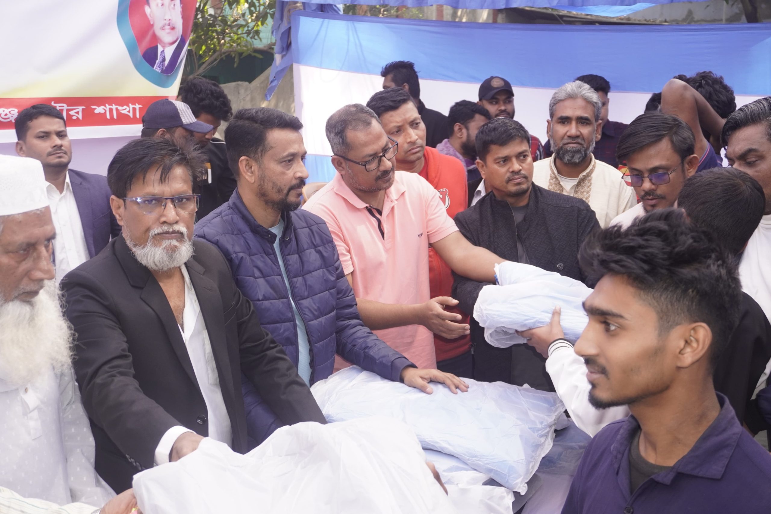 মুন্সীগঞ্জে শীতবস্ত্র বিতরণ বিএনপির