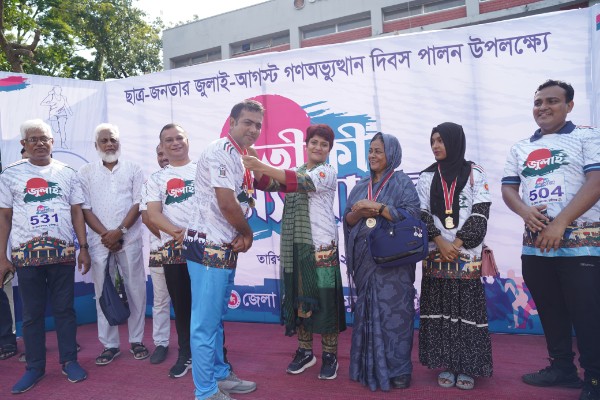 মুন্সীগঞ্জে ছাত্র-জনতার জুলাই-আগস্ট গণঅভ্যুত্থান  দিবস উদযাপনে প্রতীকী ম্যারাথন